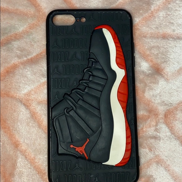 iPhone 8+case - Picture 1 of 2